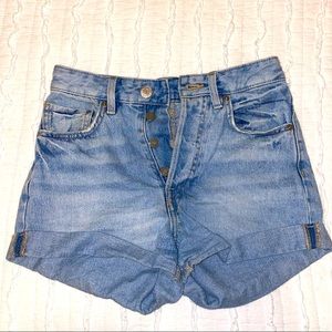 Light wash buttoned up XS high waisted jean shorts